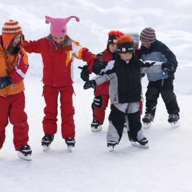 KInder im Schnee