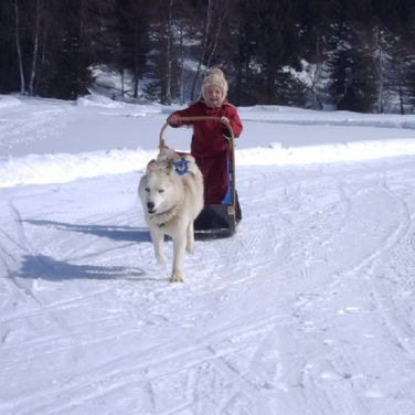 KInd im Schnee